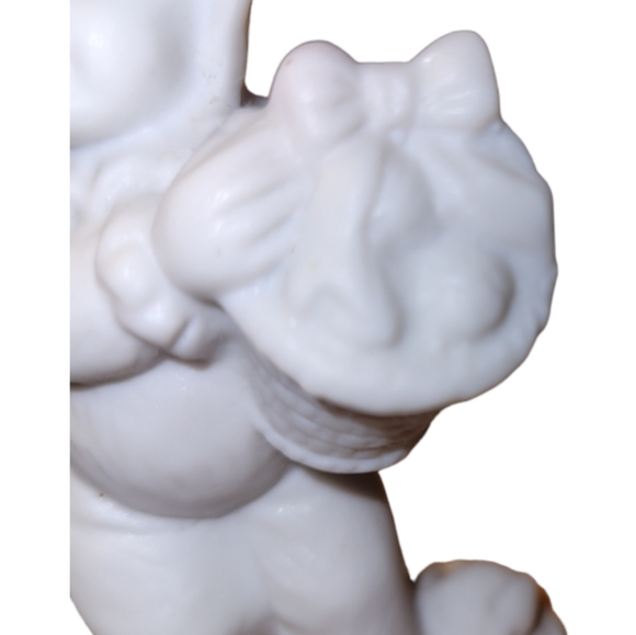 Porcelain Figurine of a Child in a Bunny Costume with a Easter Basket - Picture 7 of 7